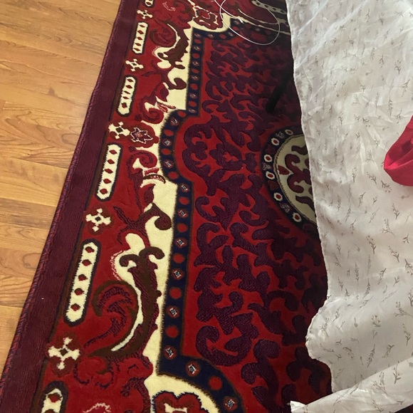 Red Rug - Picture 5 of 5